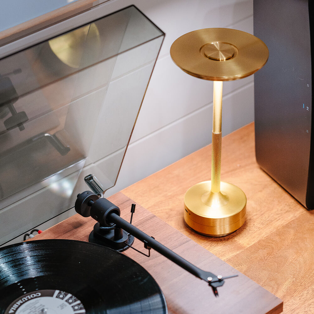 Nara Metallische Akku-Tischlampe