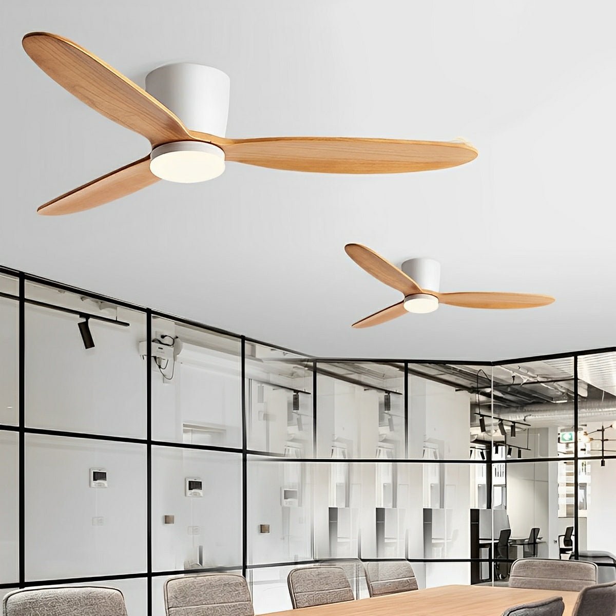 Moderner Deckenventilator mit LED-Licht, Holzoptik und 6 Geschwindigkeiten